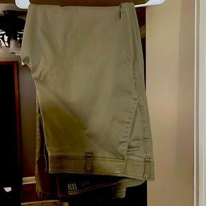 Lee khakis extreme comfort 46 x 30 non-cuffed stretch band small imperfection